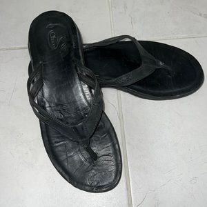 Women’s Chaco Black Leather Flip Sz 12 ~hardly worn!